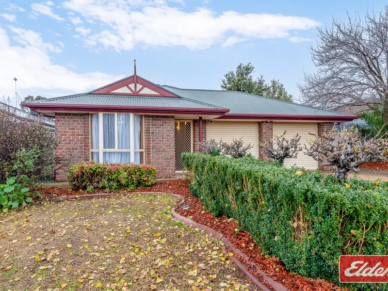 OUTSTANDING LOCATION - 4 BEDROOM HOME ON A GENEROUS ALLOTMENT