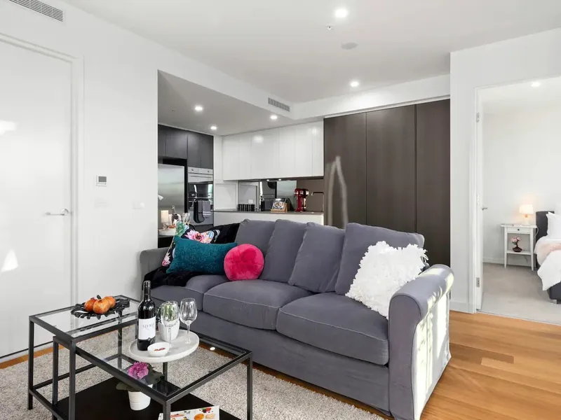 Fully furnished, City living – simply move in and enjoy!