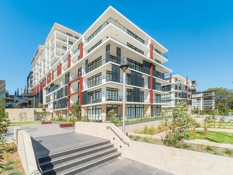 Luxury Apartment Available NOW***with fantastic Waterview***