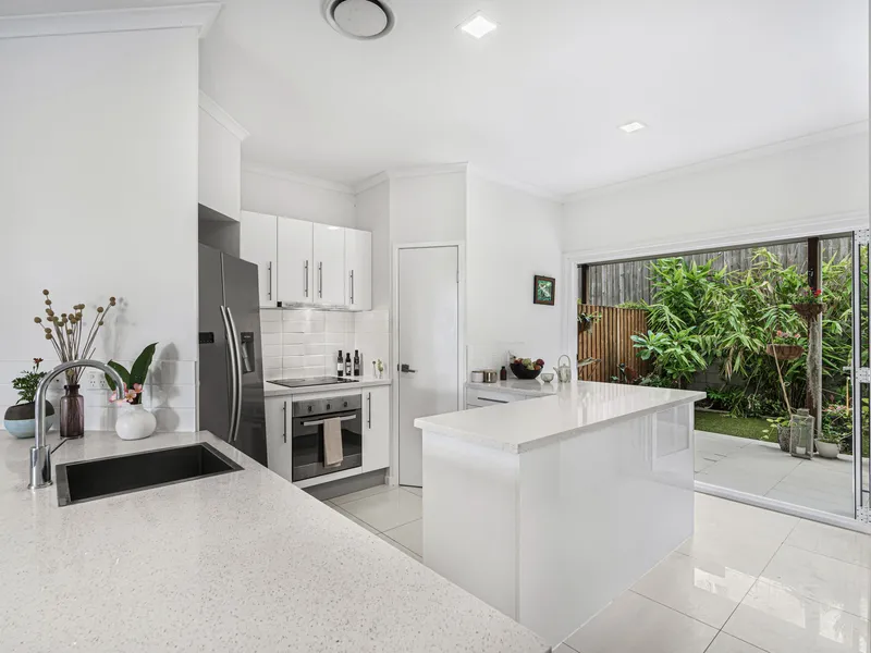 Inner-city Boutique Retreat Set In Ideal Camp Hill Location