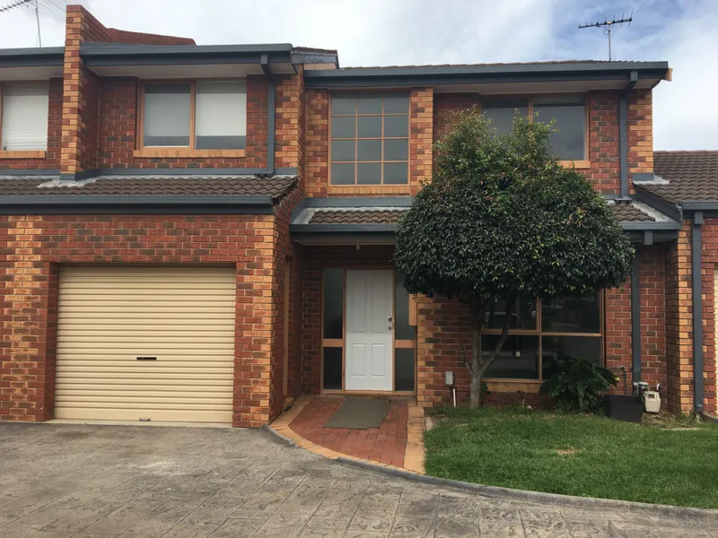 RENOVATED, LARGE 3 BEDROOM TOWNHOUSE