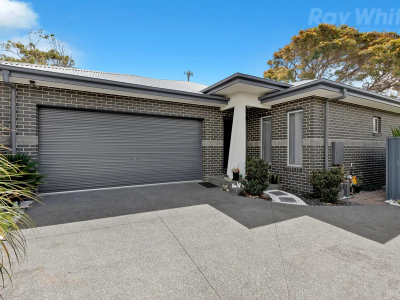 A home that everyone will love - spectacular living by the bay