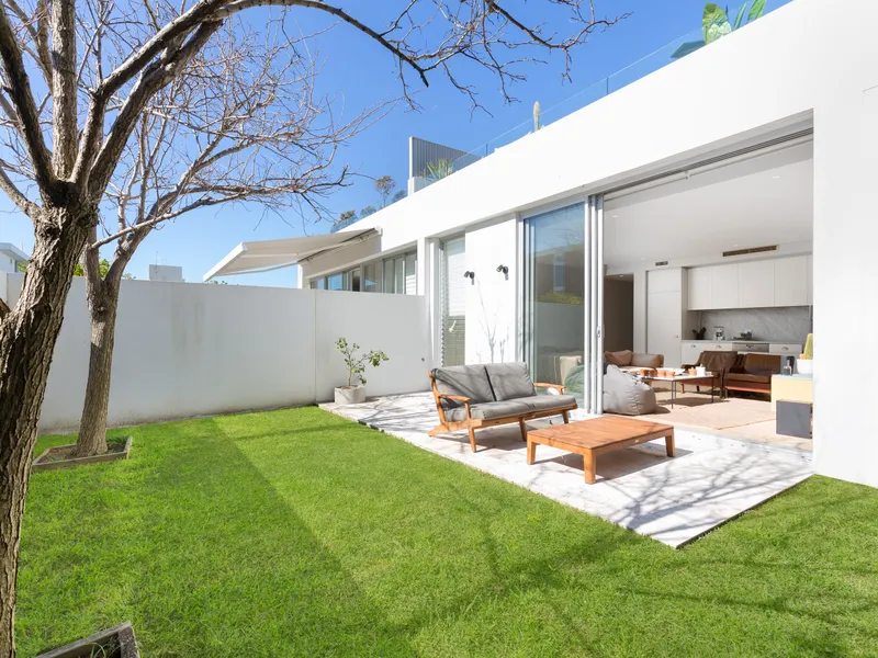 Superbly Crafted and Luxuriously Appointed Apartment