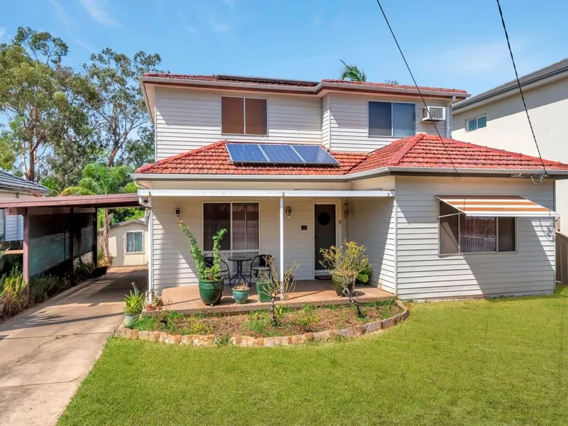 Large Home in Amazing Central Location! Must Inspect!!