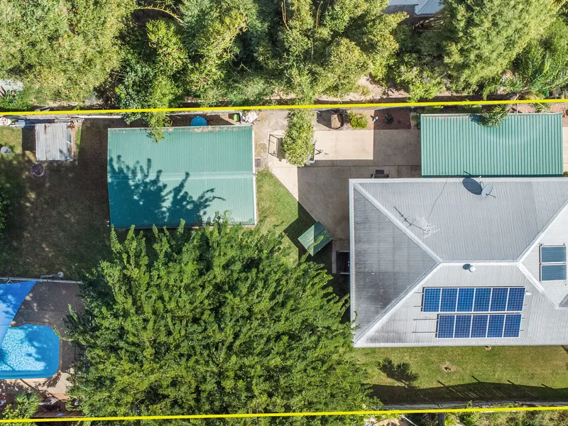 New to the market....A fantastic property with a 9 x 6 mtr shed, pool, 1012sqm block & solar - What more could you want?