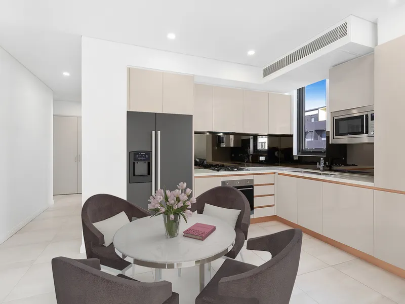 Contemporary apartment in ultra-convenient setting