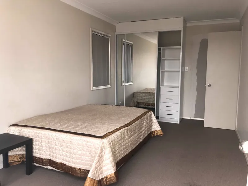 one bedroom for rent in Leumeah!!