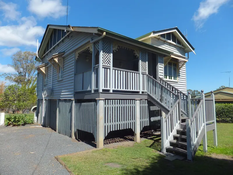 LOOKING FOR STYLE ON A BUDGET