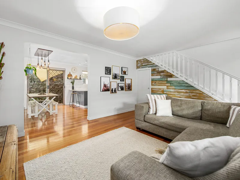 Fresh Townhouse with a Private Entertainer's Terrace