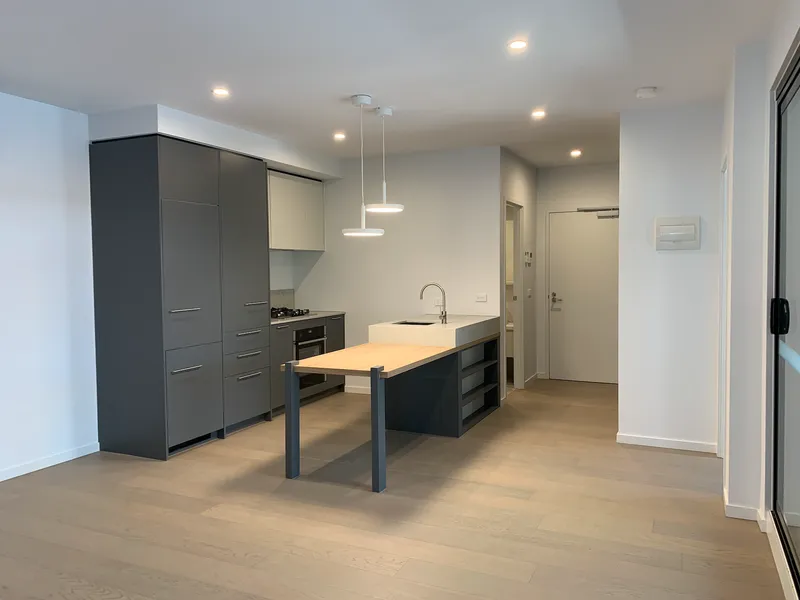 Stylish 2 bedroom 2 bathroom apartment, walking distance to Monash University and Caulfield Station