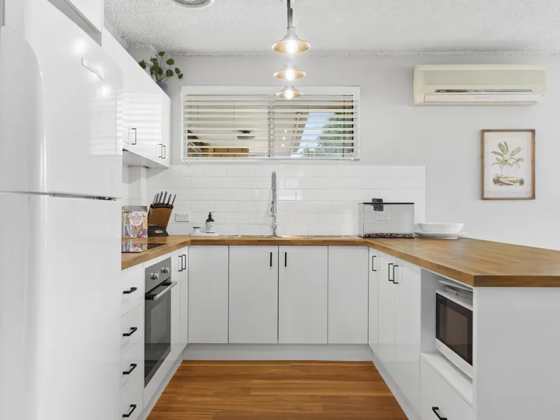 Top Floor Apartment & Wide Water Views