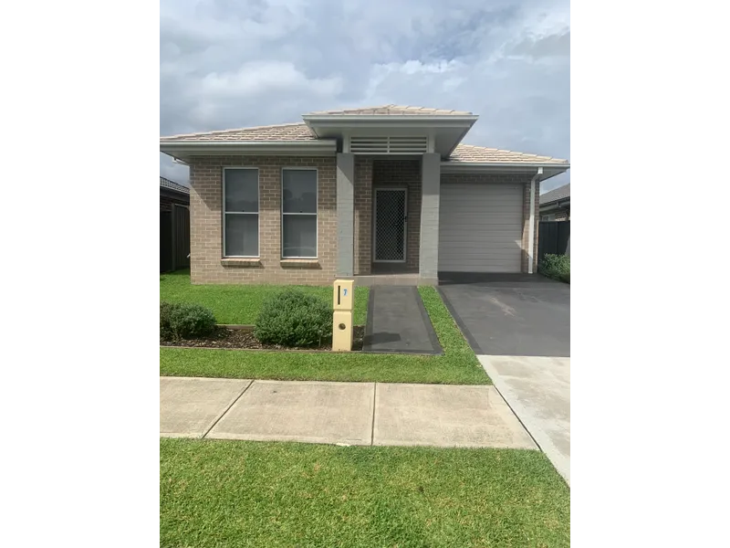 MODERN 4 BEDROOM HOUSE