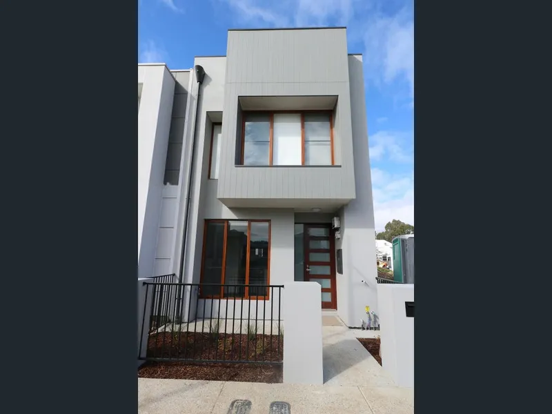 Established 3-Bedroom Townhouse For Rent in Lightsview!