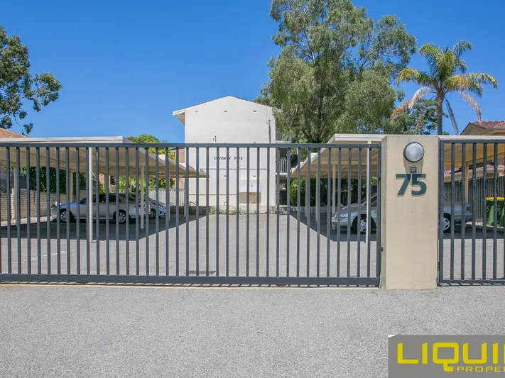 Fabulous Renovated One Bedroom Apartment - 5 Star Location