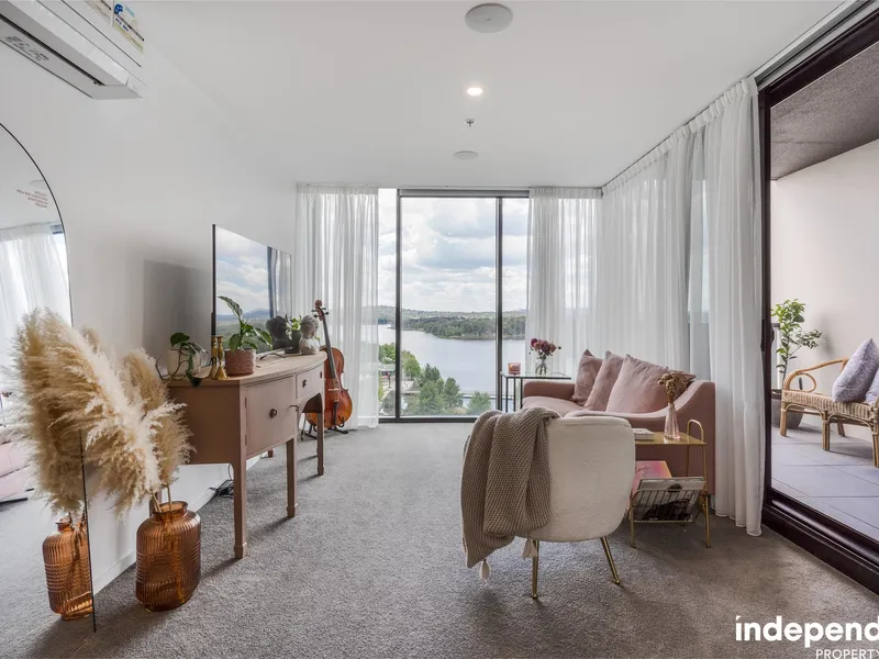 Immaculate 1-bedroom apartment with lake views!
