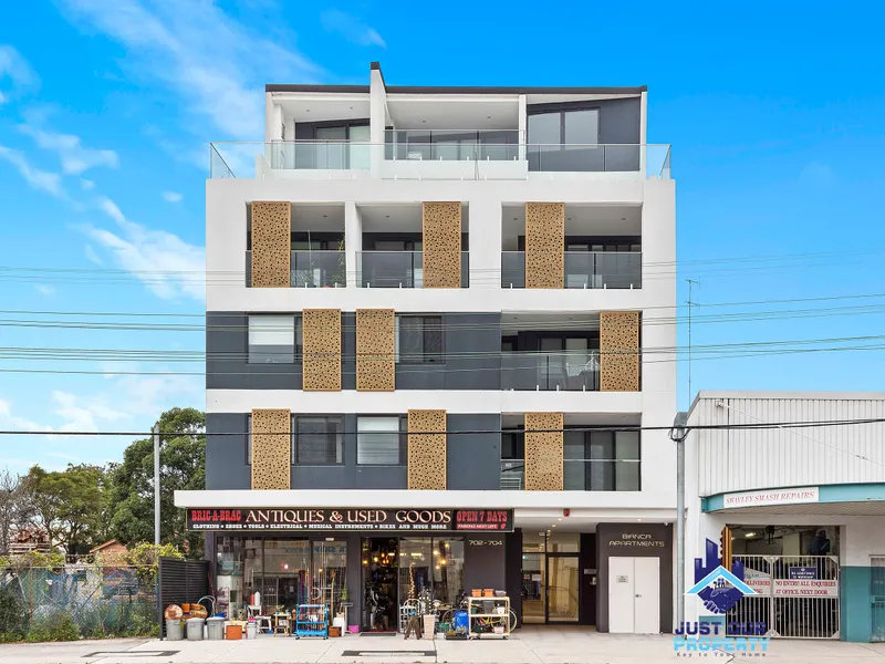 Oversized Two Bedrooms Modern Apartment with Northerly Aspect