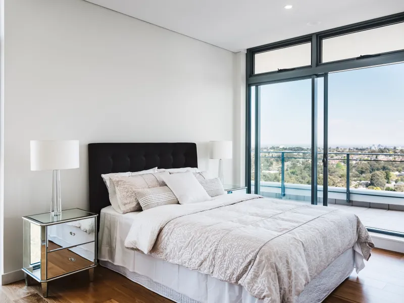 STYLISH 1 BEDROOM WITH PARKING