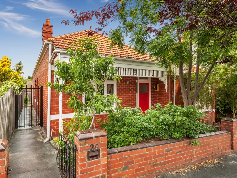 TWO BEDROOM FRESHLY RENOVATED VICTORIAN WITH ATTRACTIVE COURTYARD