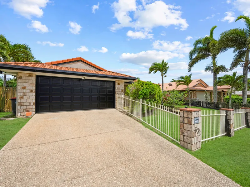 Beautiful Brick home with side access and shed! Only minutes to the beach!