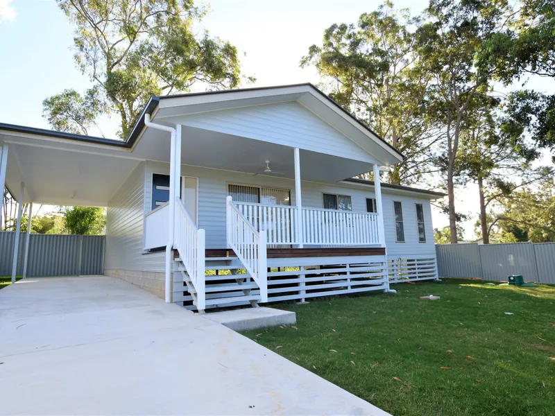 BEAUTIFUL 3 BEDROOM HOME, WALKING DISTANCE TO SHOPS!