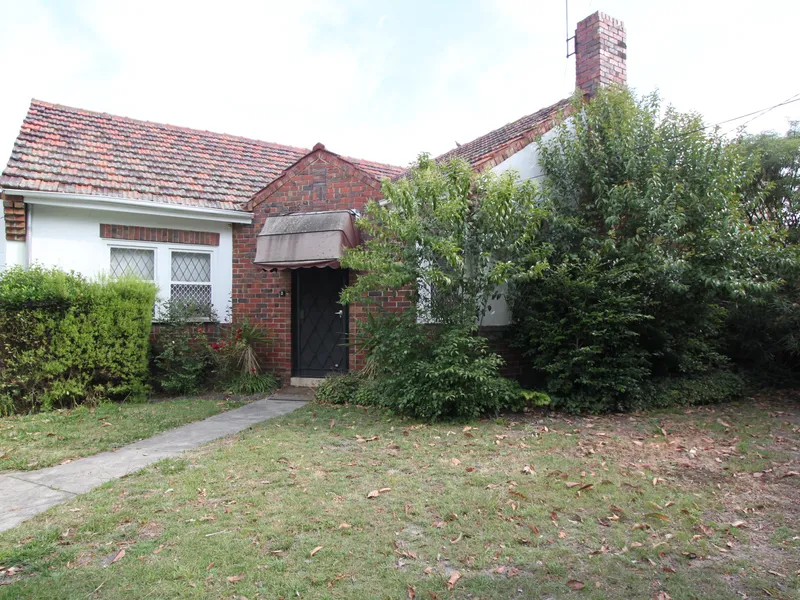 BIG BEAUTIFUL BRIGHTON HOME!