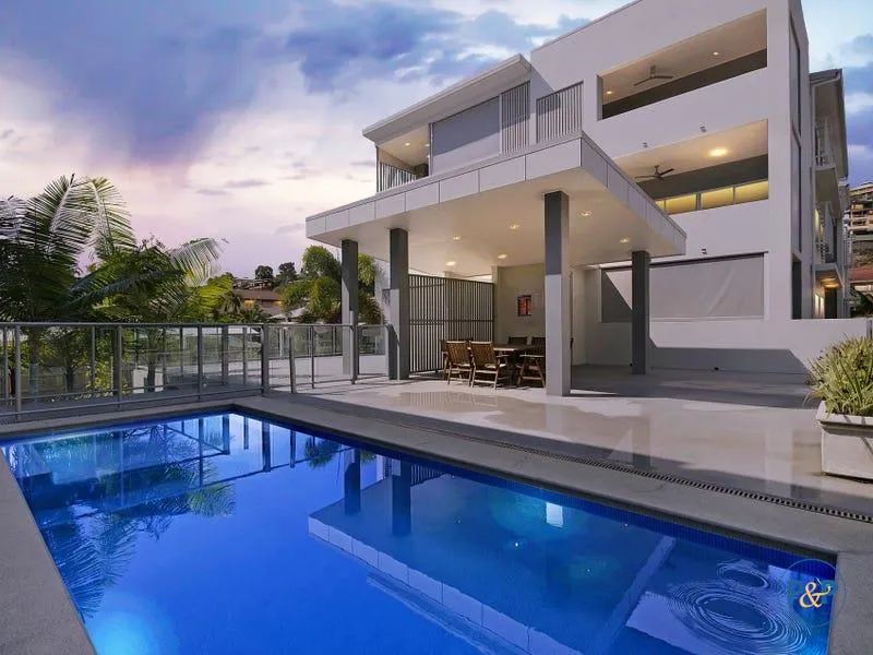 CLASSY UNIT IN THE CITY!!