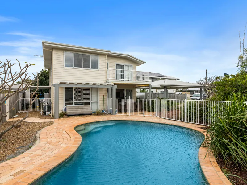 HUGE FAMILY HOME WITH POOL