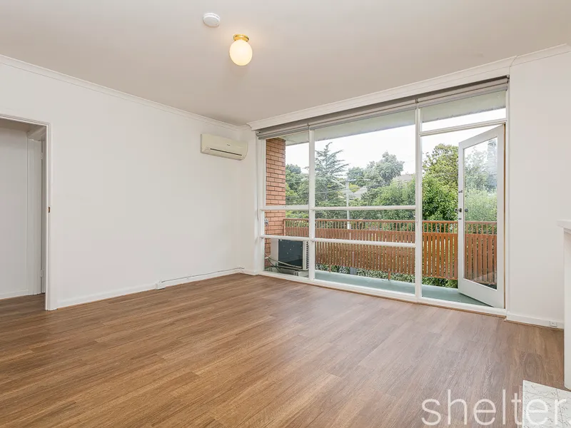 A Prestigious one bedroom unit in a stunning location with area views