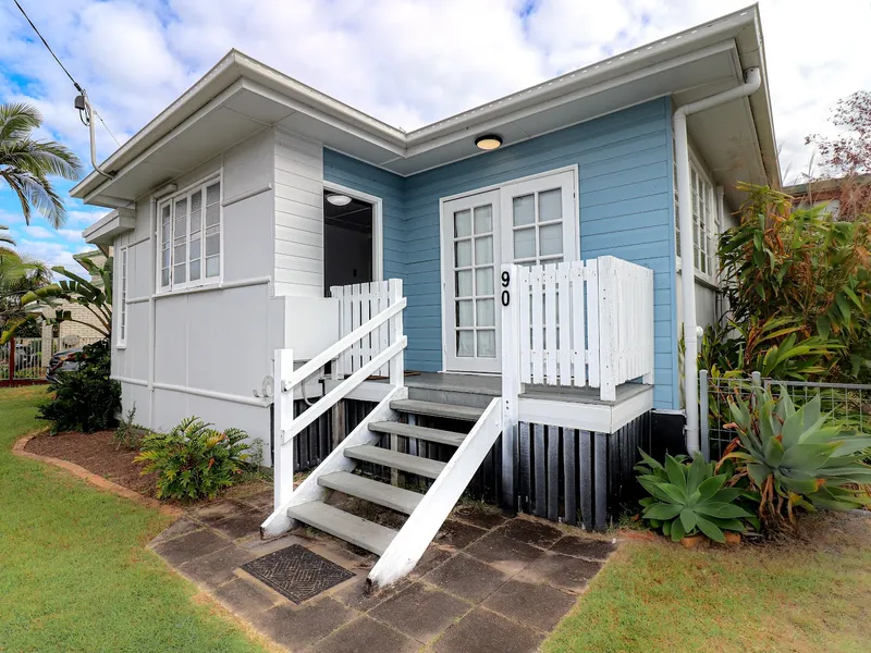 Coastal Life Awaits at Torquay Beach