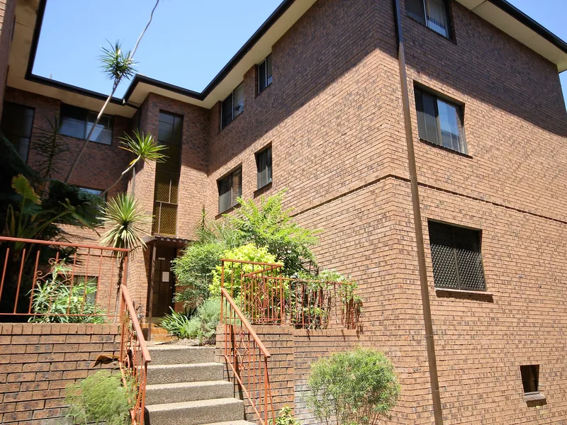 HUGE ONE BEDROOM UNIT