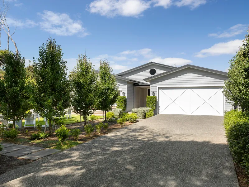 Walk to Village & Beaches from Family Showstopper 