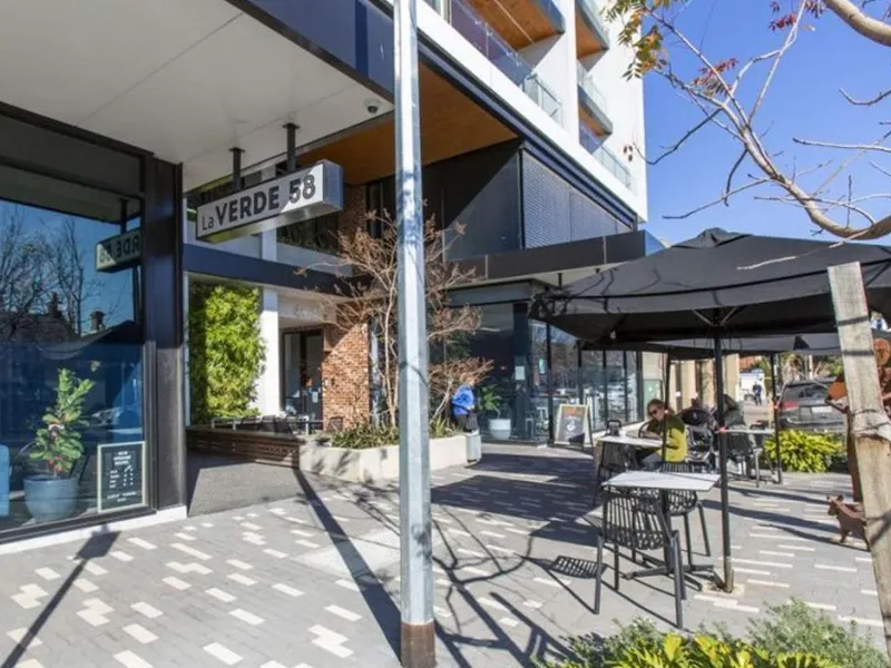 Well appointed contemporary apartment in excellent location