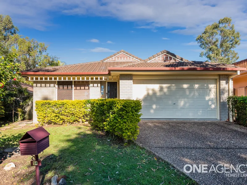 GREAT HOME, GREAT LOCATION WITH POOL, AND DUCTED AIR-CONDITIONING!!