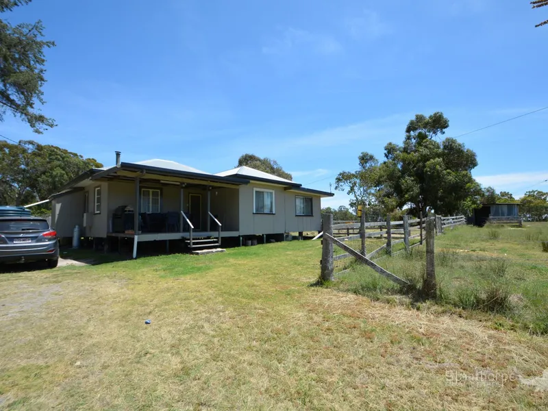 AMIENS – GORGEOUS 37 ACRE BUSH RETREAT – MAIN HOUSE + ‘GRANNY FLAT’ + DAMS