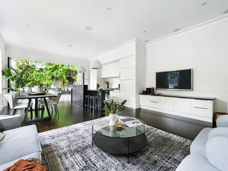 Chic family terrace in a park-side precinct