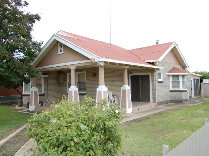 Renovation And Subdivision Potential In The Centre Of Town
