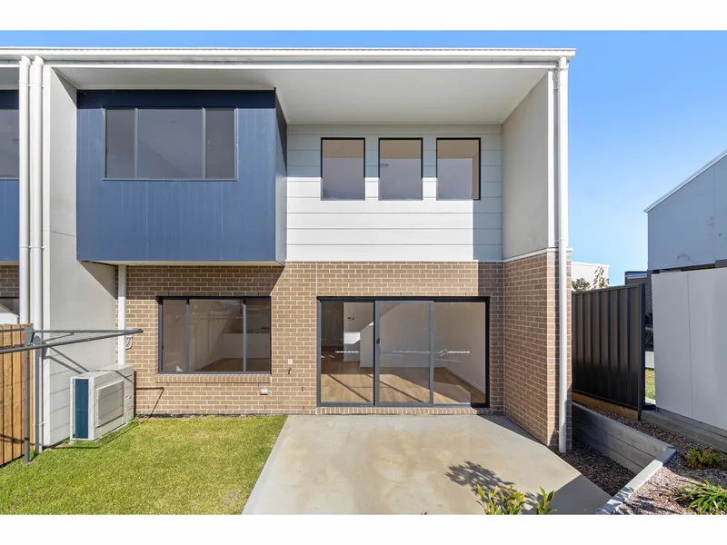STUNNING TOWNHOUSE WITH CLEVER DESIGN AND CONTEMPORARY STYLE