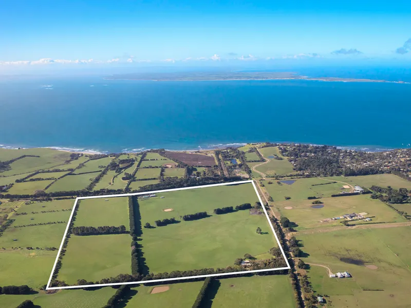 Prime 137 acres with sea views on the edge of Flinders village