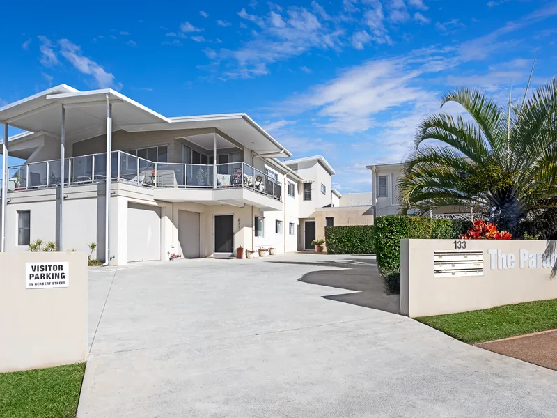 Blue Chip location - potential for dual living!