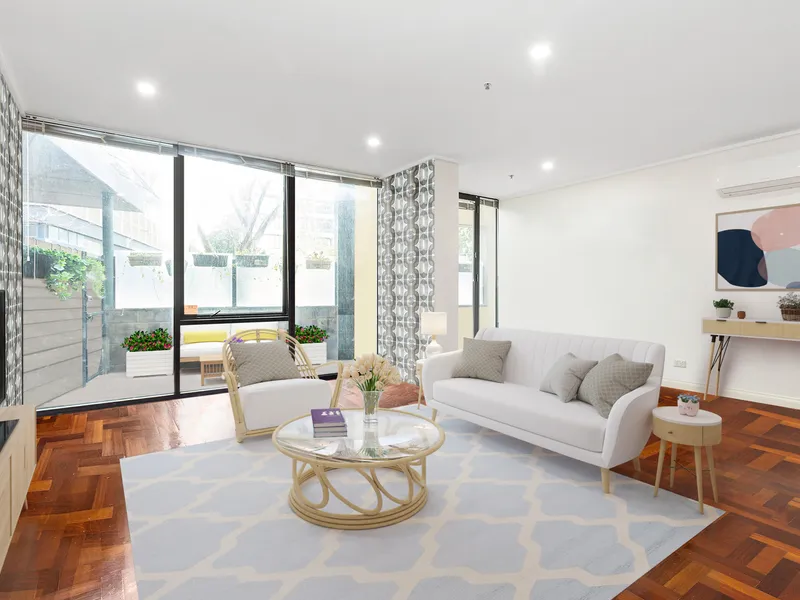 Huge Ground Floor Apartment with Study AND Courtyard!