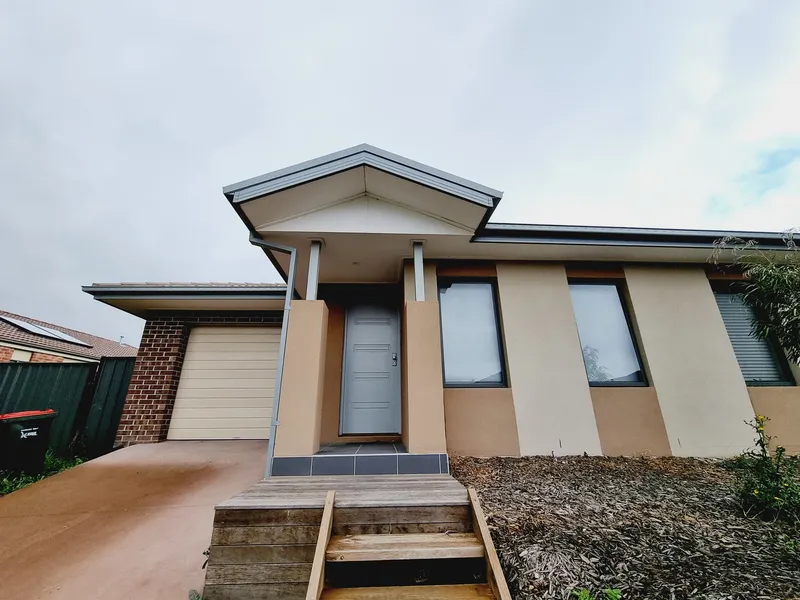 Perfect first home in Aston Estate!