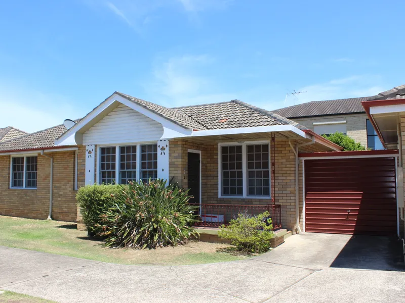 Low Maintenance Villa in Convenient Location