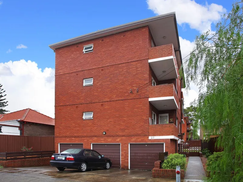 Brand New Carpet - 2 Bedroom Apartment In Prime Location