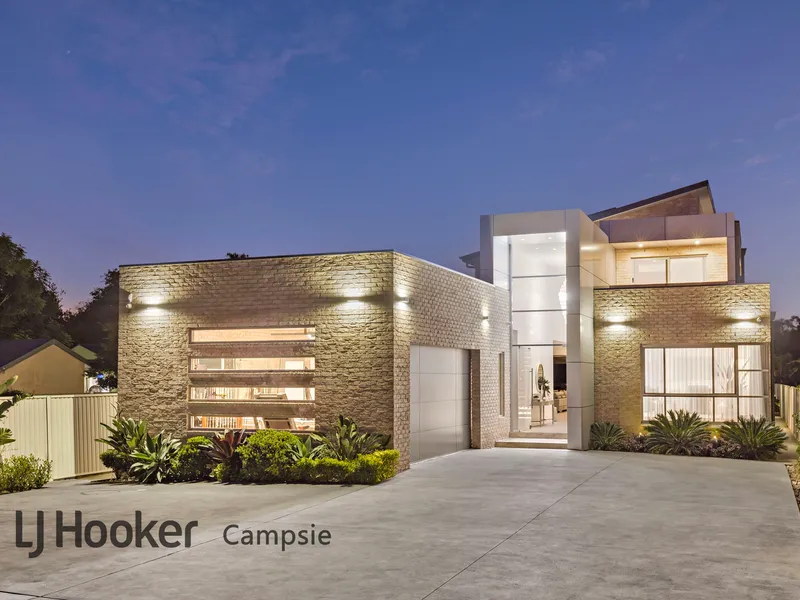 Luxury Absolute Waterfront Family Home, A Showcase of Flawless Craftsmanship and Impeccable Design on an approx. 1,900sqm Landholding