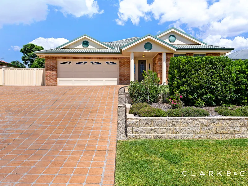 IMMACULATE FAMILY HOME!