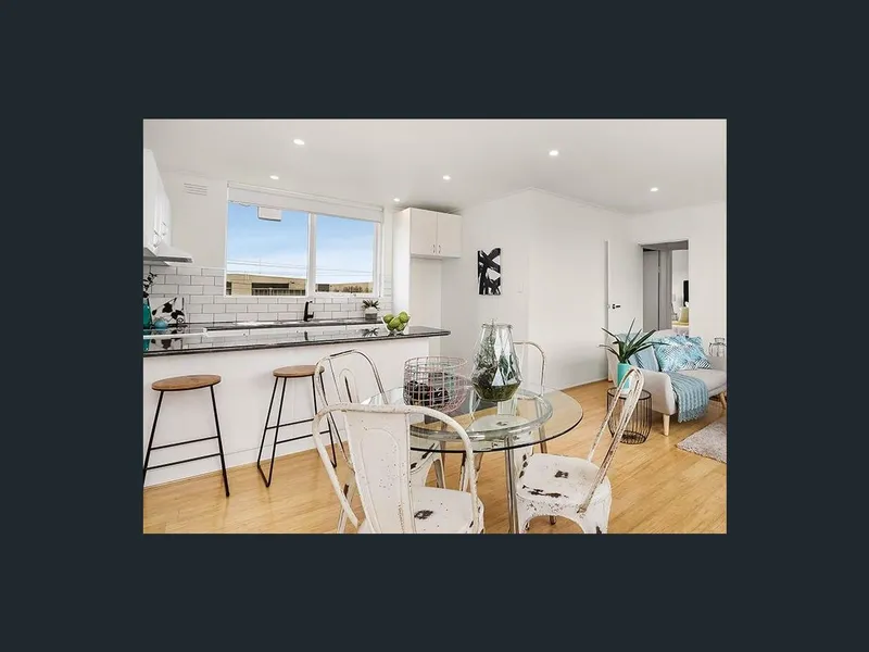 An awesome Abode in the heart of Footscray close to station and shopping centers !! 6 to 12 months Lease options!!