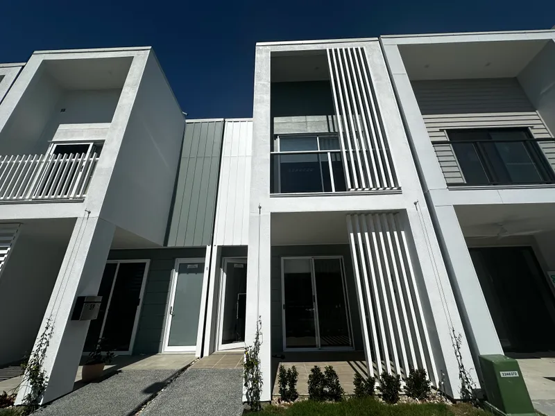 Solar panels and a solar battery! Modern 2 bedroom terrace home