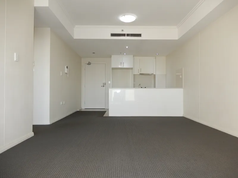 North facing apartment, 4 mins walk to station
