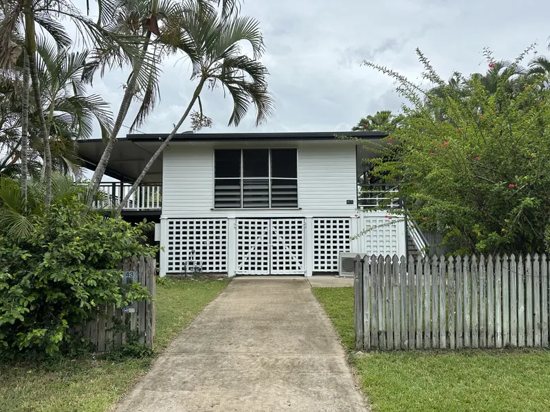 Full AC, Covered Deck and Pool!!