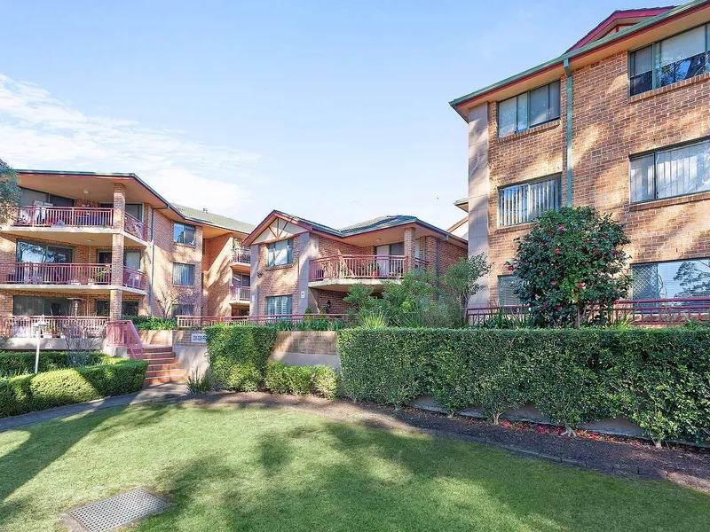 Sunny Ground Floor Apartment in the heart of Gymea.
